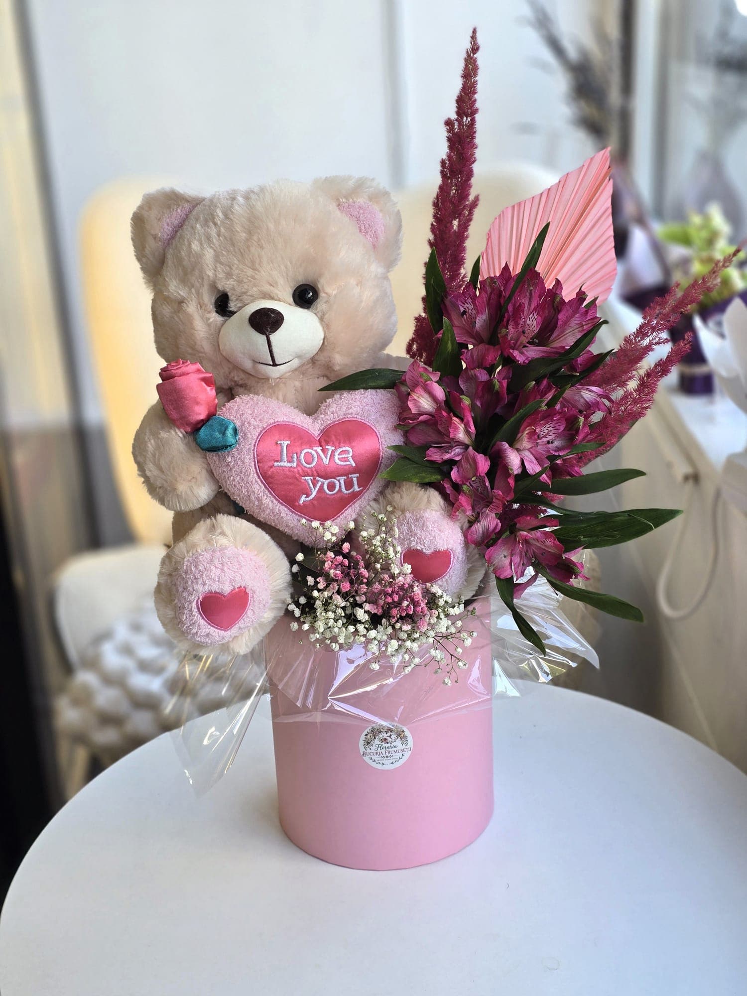 Cutie Teddy Bear – Cutii Florale & Cadouri